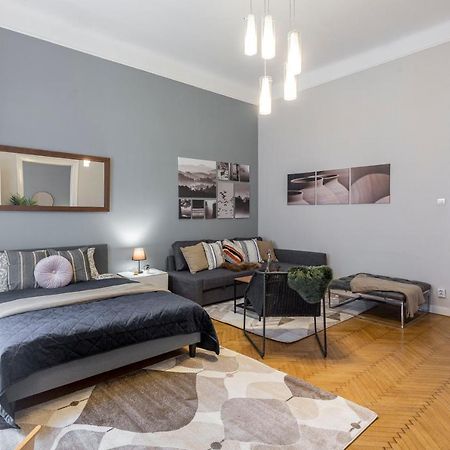 Spacious & Cozy Downtown Apartment With Balcony Budapest Extérieur photo
