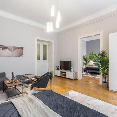 Spacious & Cozy Downtown Apartment With Balcony Budapest Extérieur photo