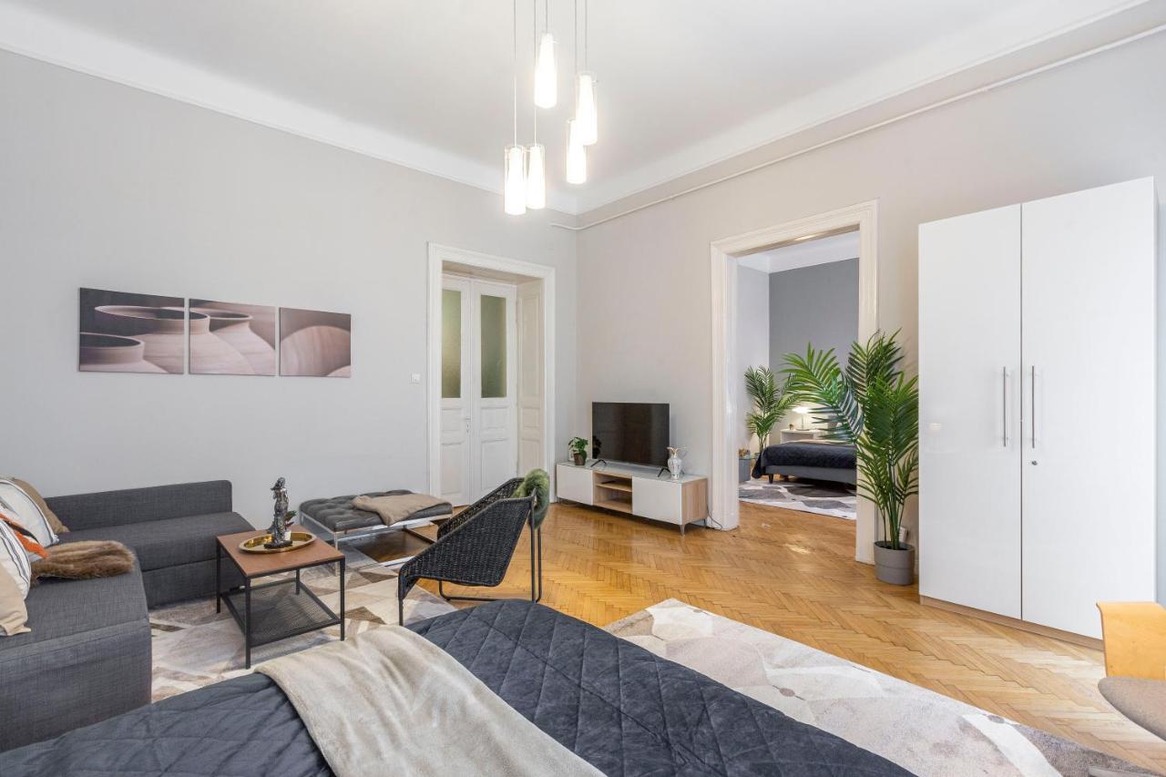Spacious & Cozy Downtown Apartment With Balcony Budapest Extérieur photo