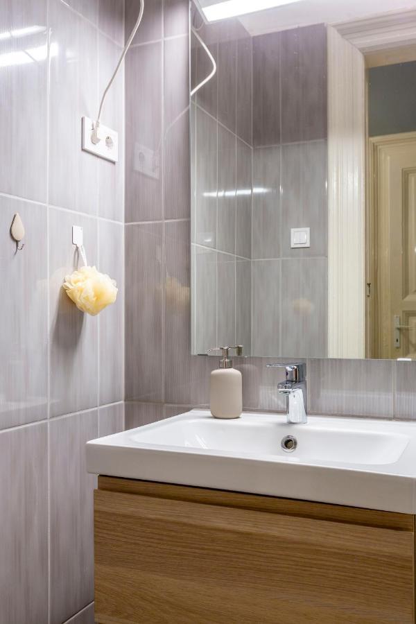 Spacious & Cozy Downtown Apartment With Balcony Budapest Extérieur photo
