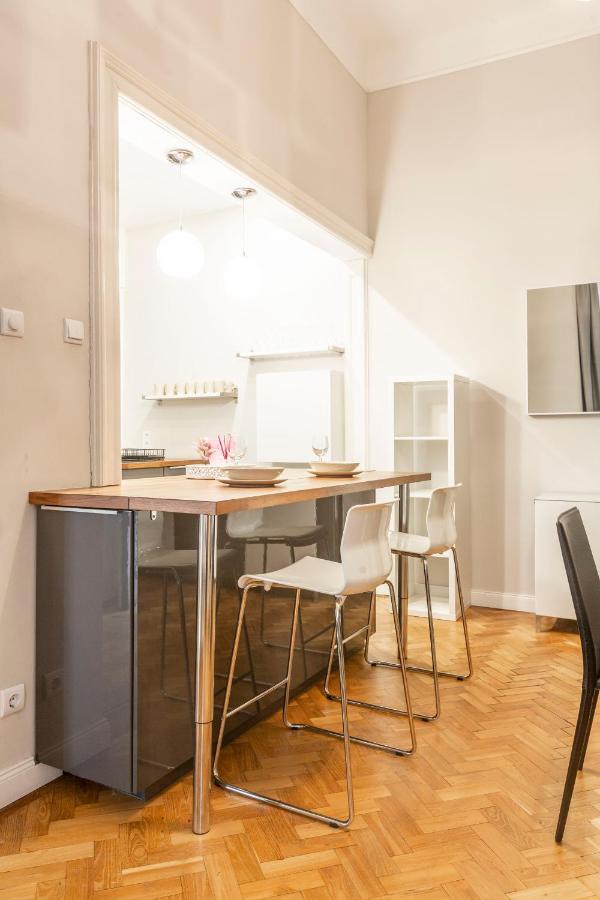 Spacious & Cozy Downtown Apartment With Balcony Budapest Extérieur photo