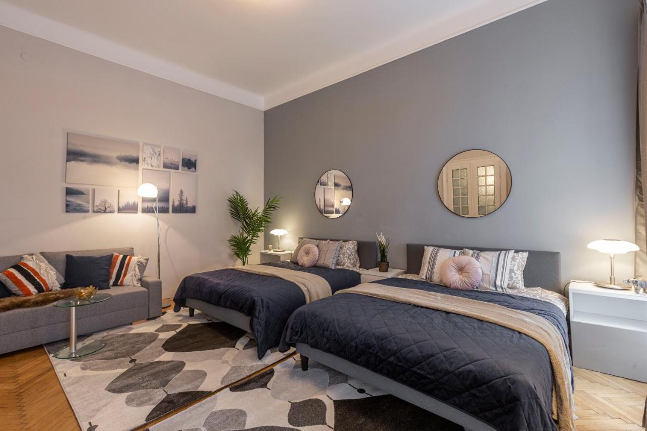 Spacious & Cozy Downtown Apartment With Balcony Budapest Extérieur photo